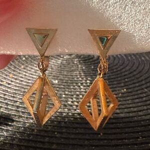 0154) Vintage Goldtone Crown Trifari clipon earrings